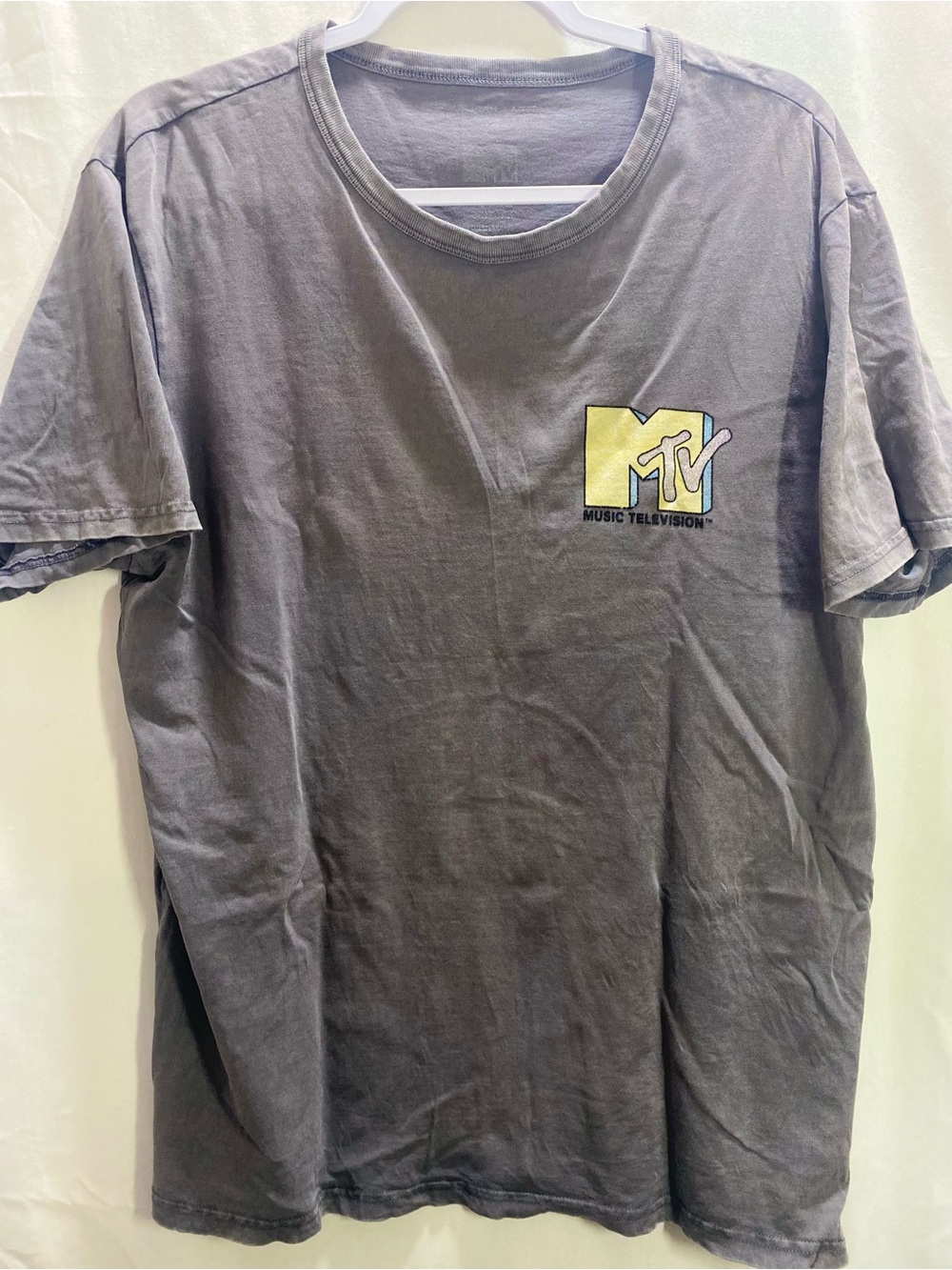 American Eagle grey MTV Music Television graphic t-shirt acid-wash style, XL Y2K